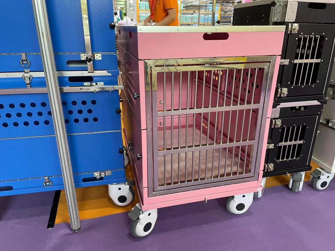 SolidPet Folding Dog Show Aircraft Cage Set With Trolley Size 3 - Pink 3 SolidPet Folding Dog Show Aircraft Cage Set With Trolley Size 3 - Pink